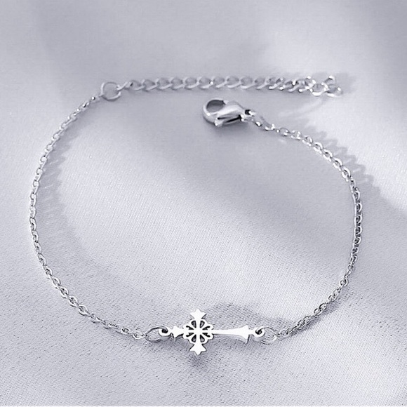 🔵𝟲𝟱%𝗢𝗙𝗙 𝗯𝘂𝗻𝗱𝗹𝗲𝘀 𝟯+🔵 NEW Filigree Cross Stainless Steel Bracelet - Picture 6 of 8